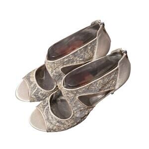 Adrianna Papell Beige Silver Lace Arissa Formal Pump Heels Size 40 (10)
